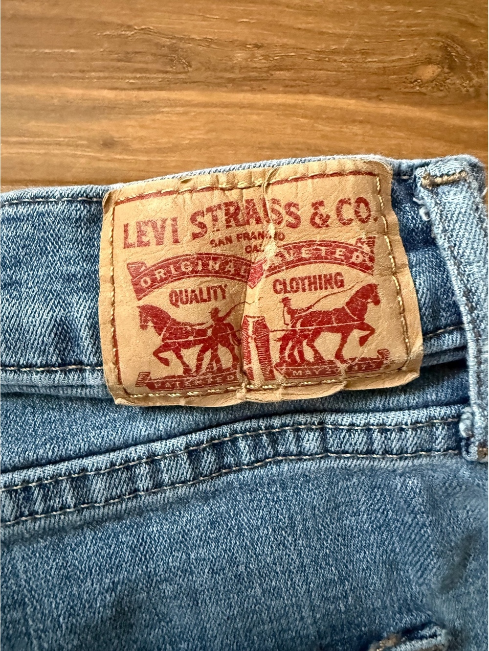Levi's 311 Shaping Skinny Jeans Size 31x30 Light Blue Denim
